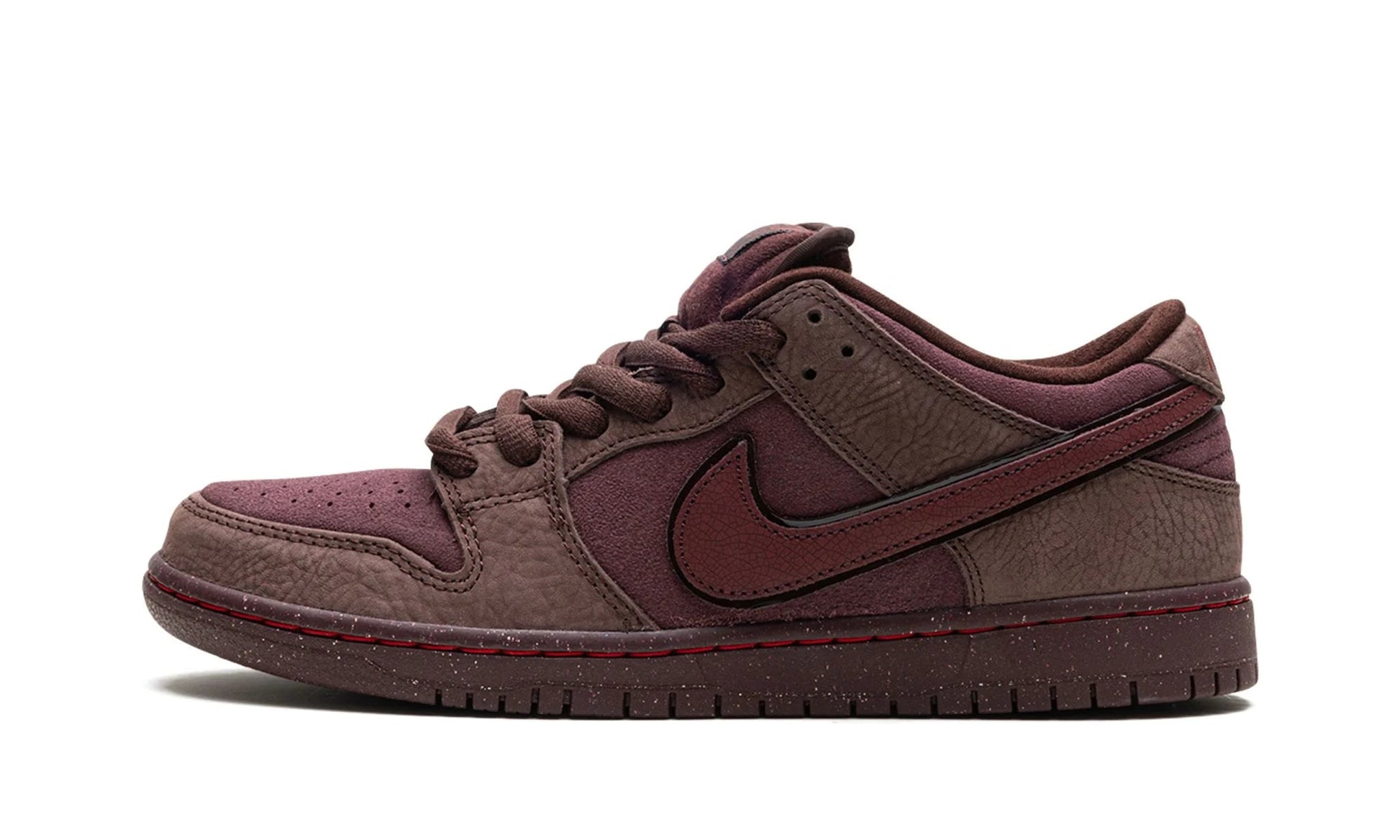 NIKE SB DUNK LOW CITY OF LOVE BURGUNDY - JEFA SNEAKERS MADRIDzapatillas