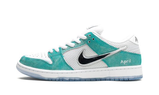 NIKE SB DUNK LOW PRO APRIL SKATEBOARDS